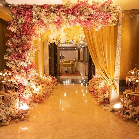 Radisson Blu Kaushambi Delhi NCR Hotel Ghaziabad Bagian luar foto