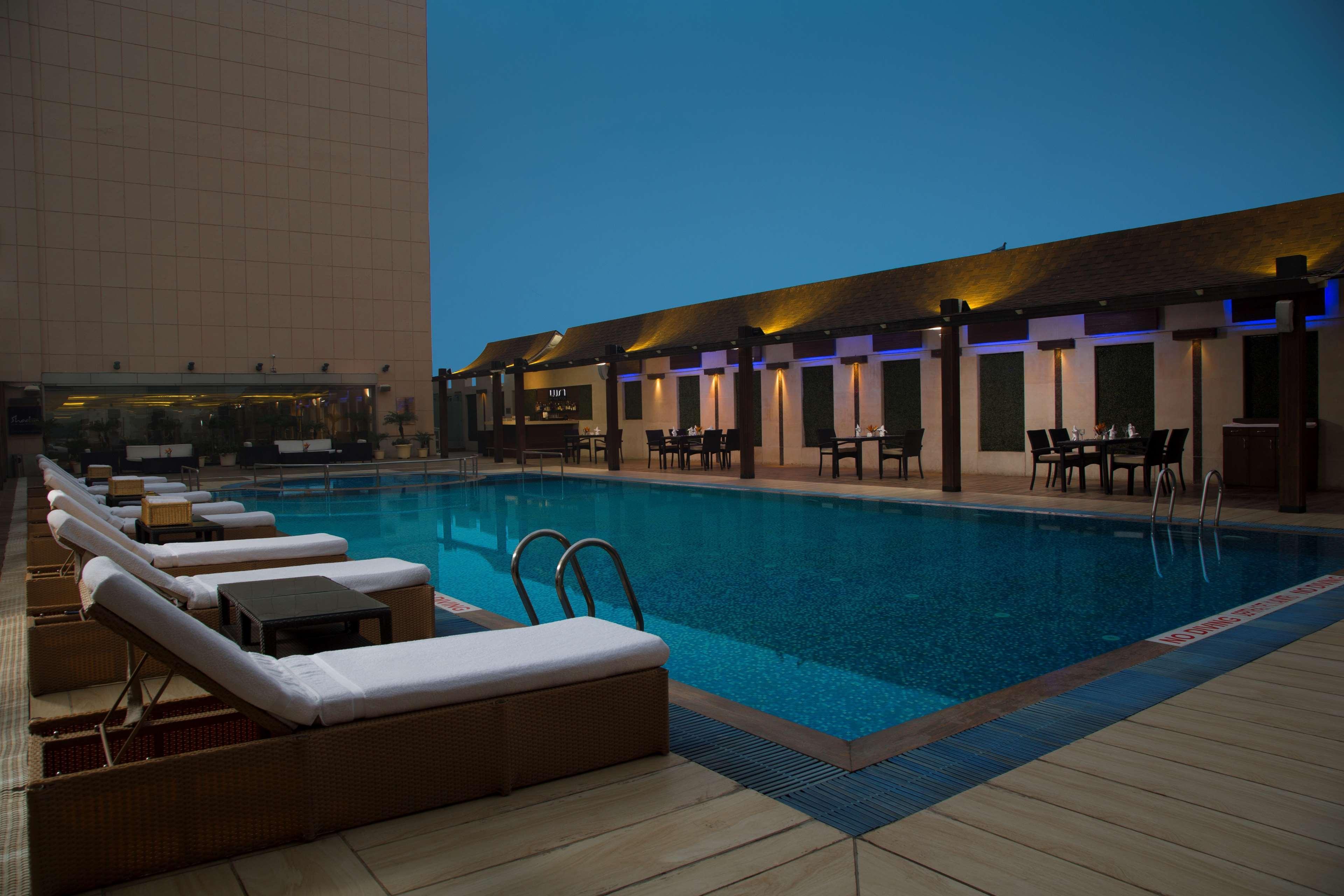 Radisson Blu Kaushambi Delhi NCR Hotel Ghaziabad Bagian luar foto