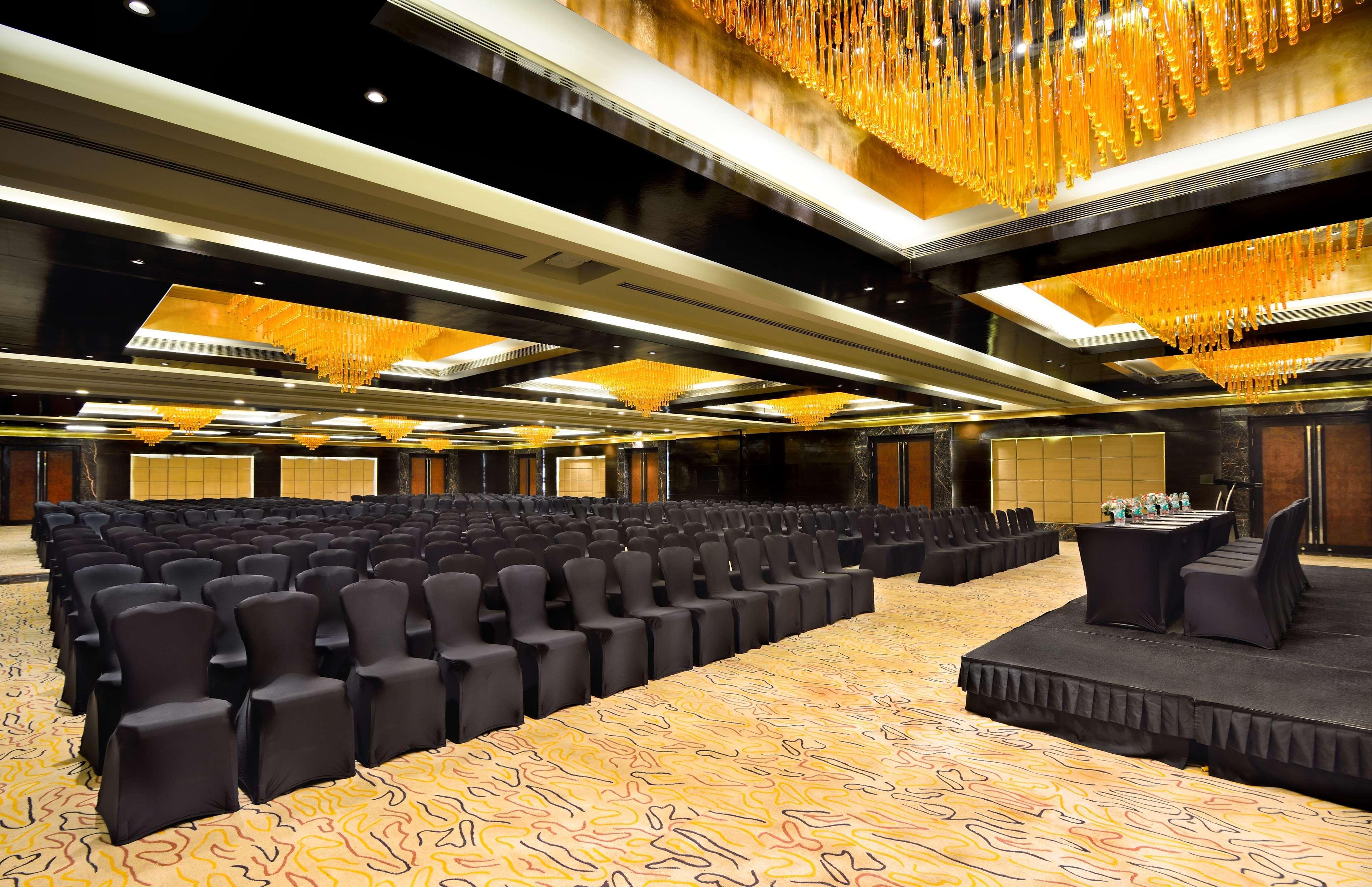 Radisson Blu Kaushambi Delhi NCR Hotel Ghaziabad Bagian luar foto