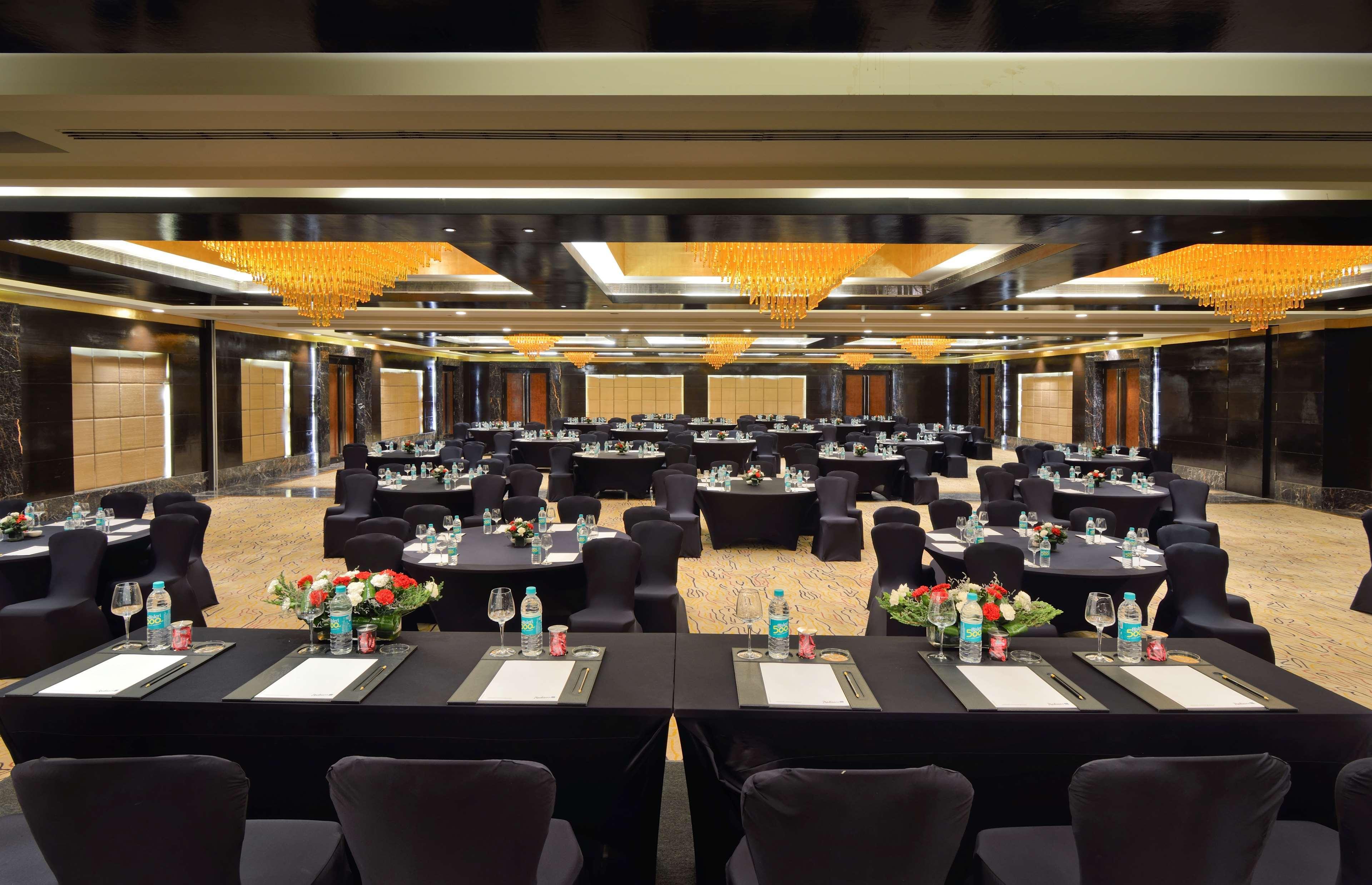 Radisson Blu Kaushambi Delhi NCR Hotel Ghaziabad Bagian luar foto