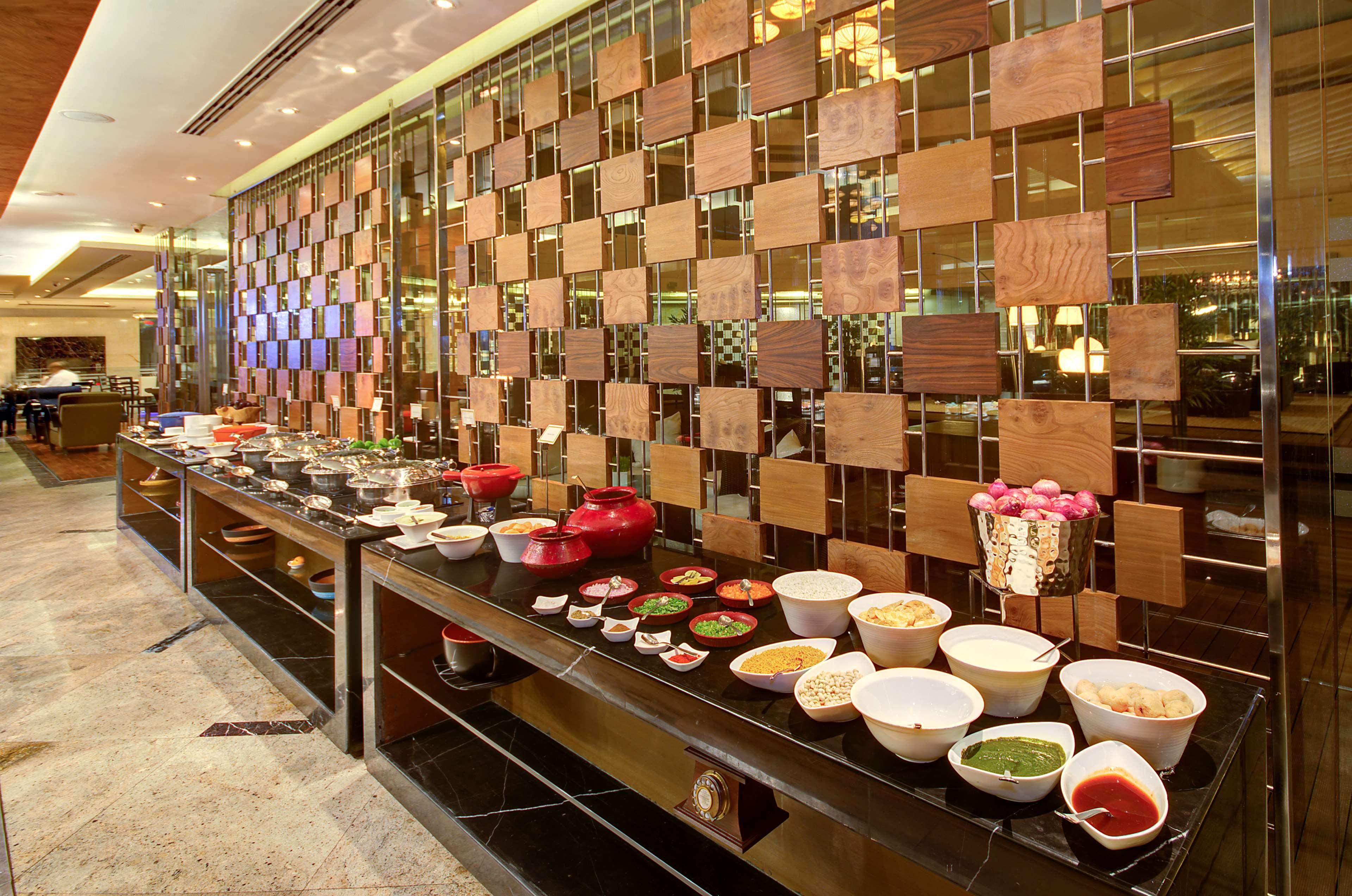 Radisson Blu Kaushambi Delhi NCR Hotel Ghaziabad Bagian luar foto