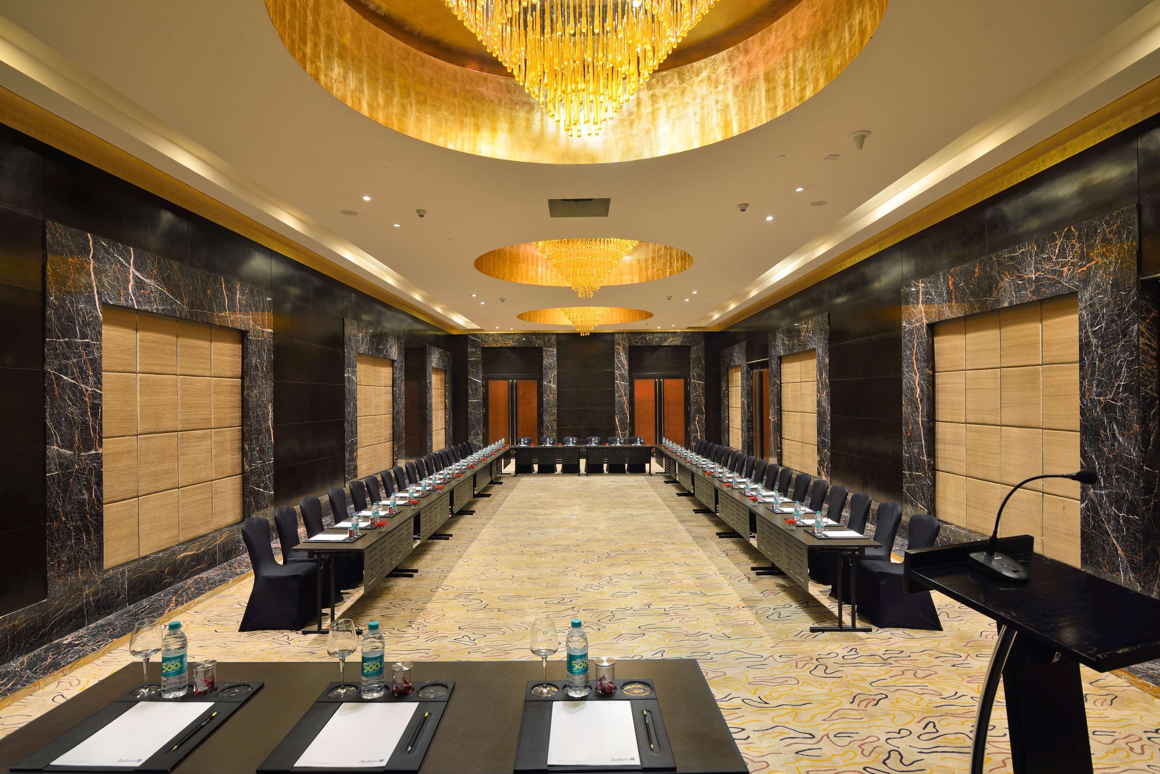 Radisson Blu Kaushambi Delhi NCR Hotel Ghaziabad Bagian luar foto