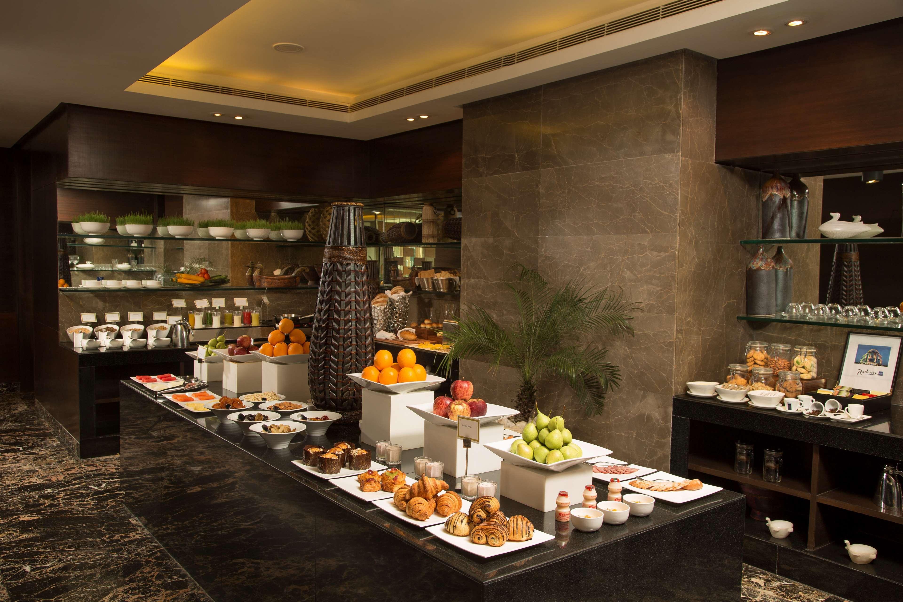 Radisson Blu Kaushambi Delhi NCR Hotel Ghaziabad Bagian luar foto
