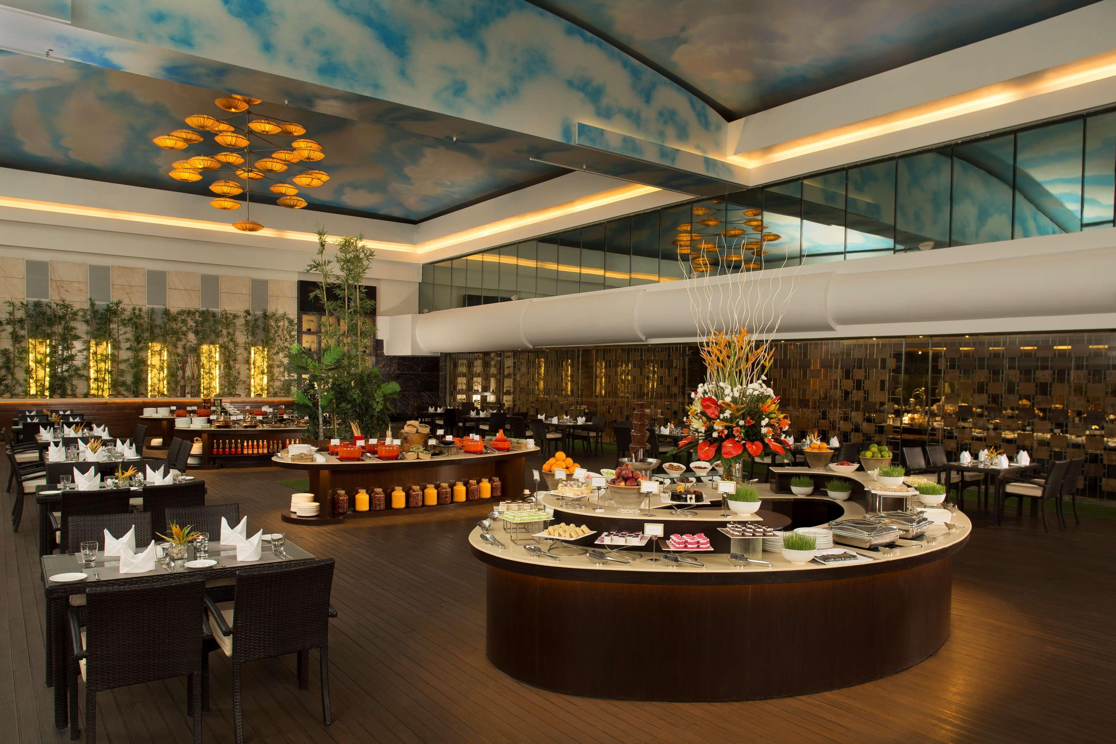 Radisson Blu Kaushambi Delhi NCR Hotel Ghaziabad Bagian luar foto