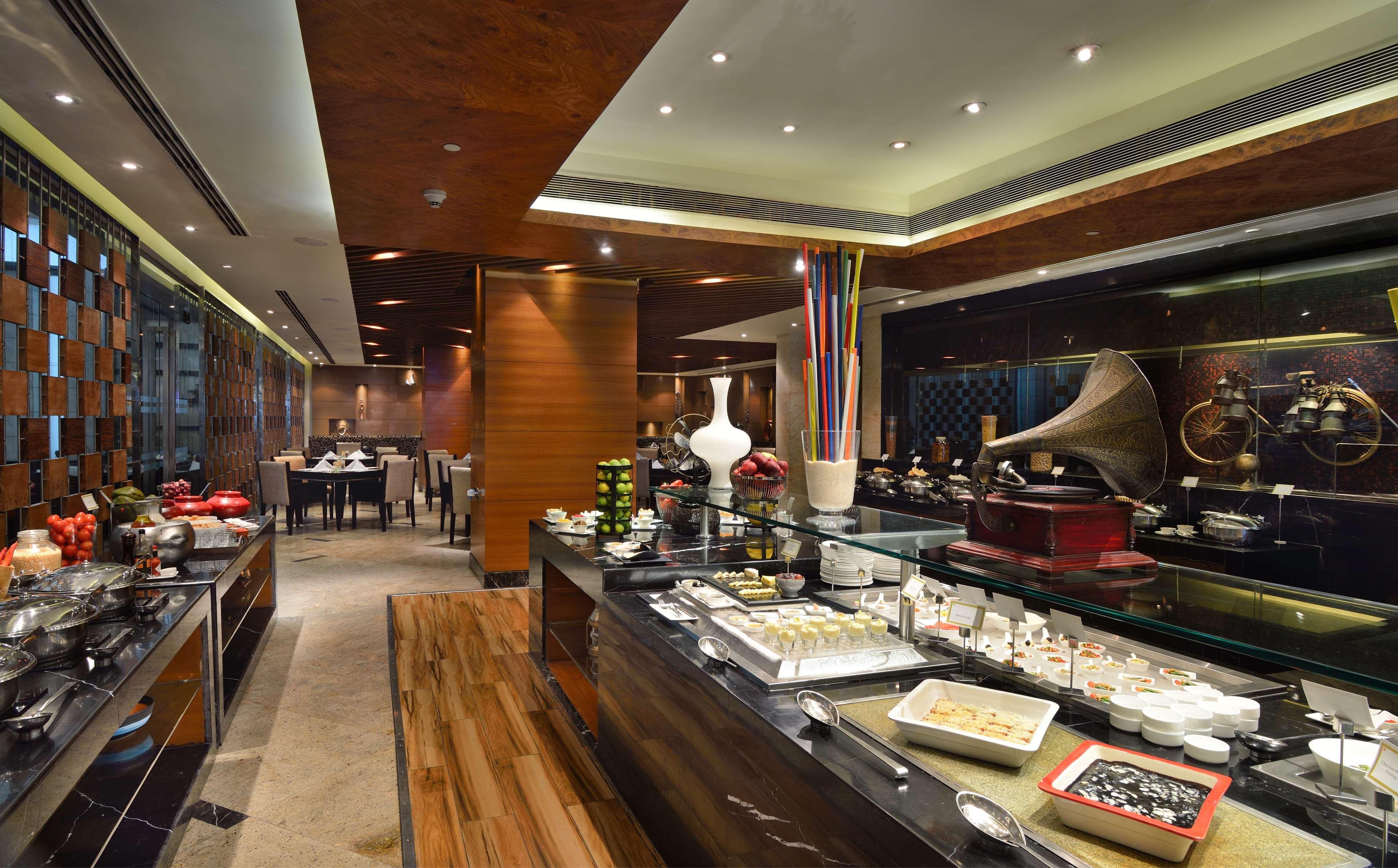 Radisson Blu Kaushambi Delhi NCR Hotel Ghaziabad Bagian luar foto