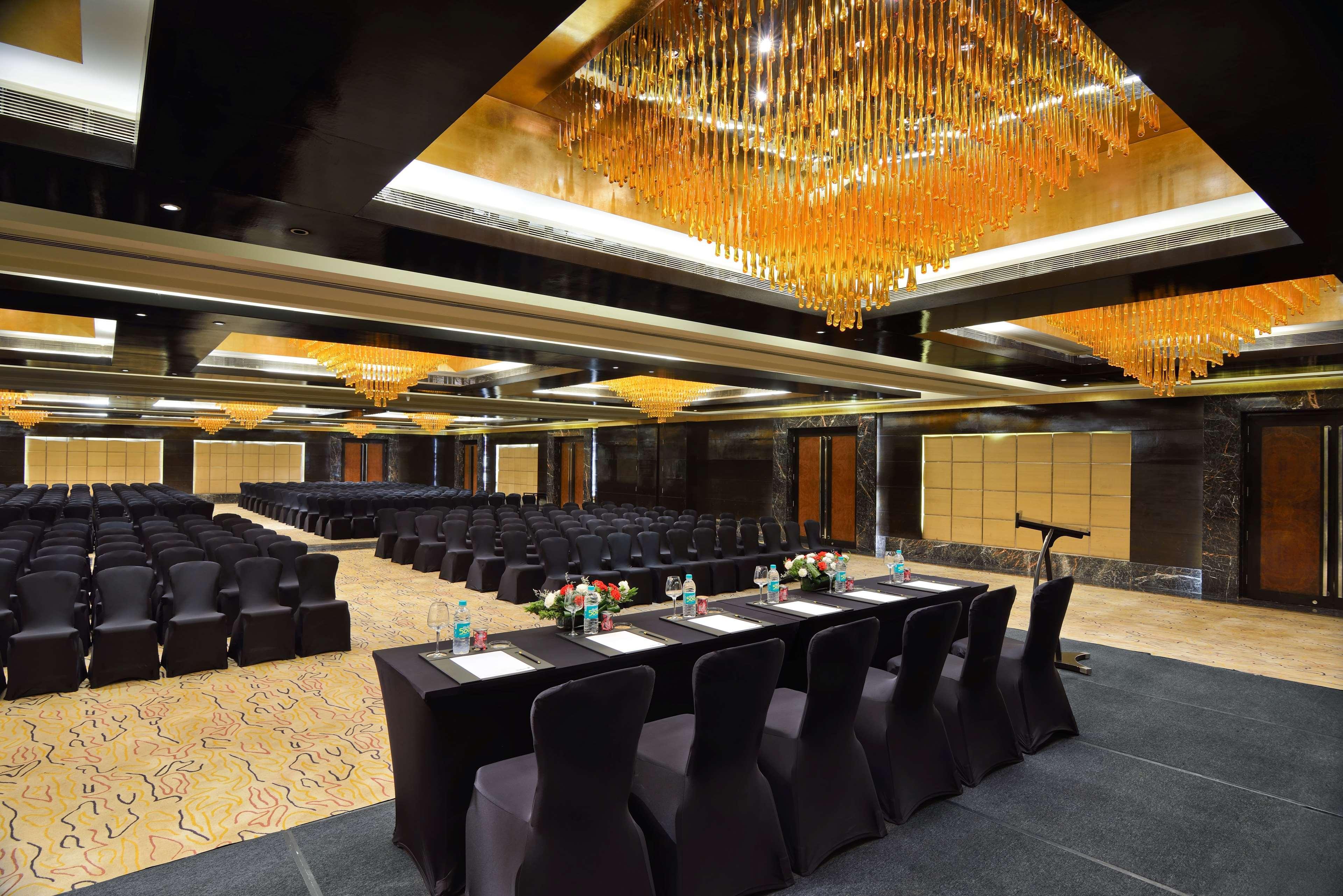 Radisson Blu Kaushambi Delhi NCR Hotel Ghaziabad Bagian luar foto