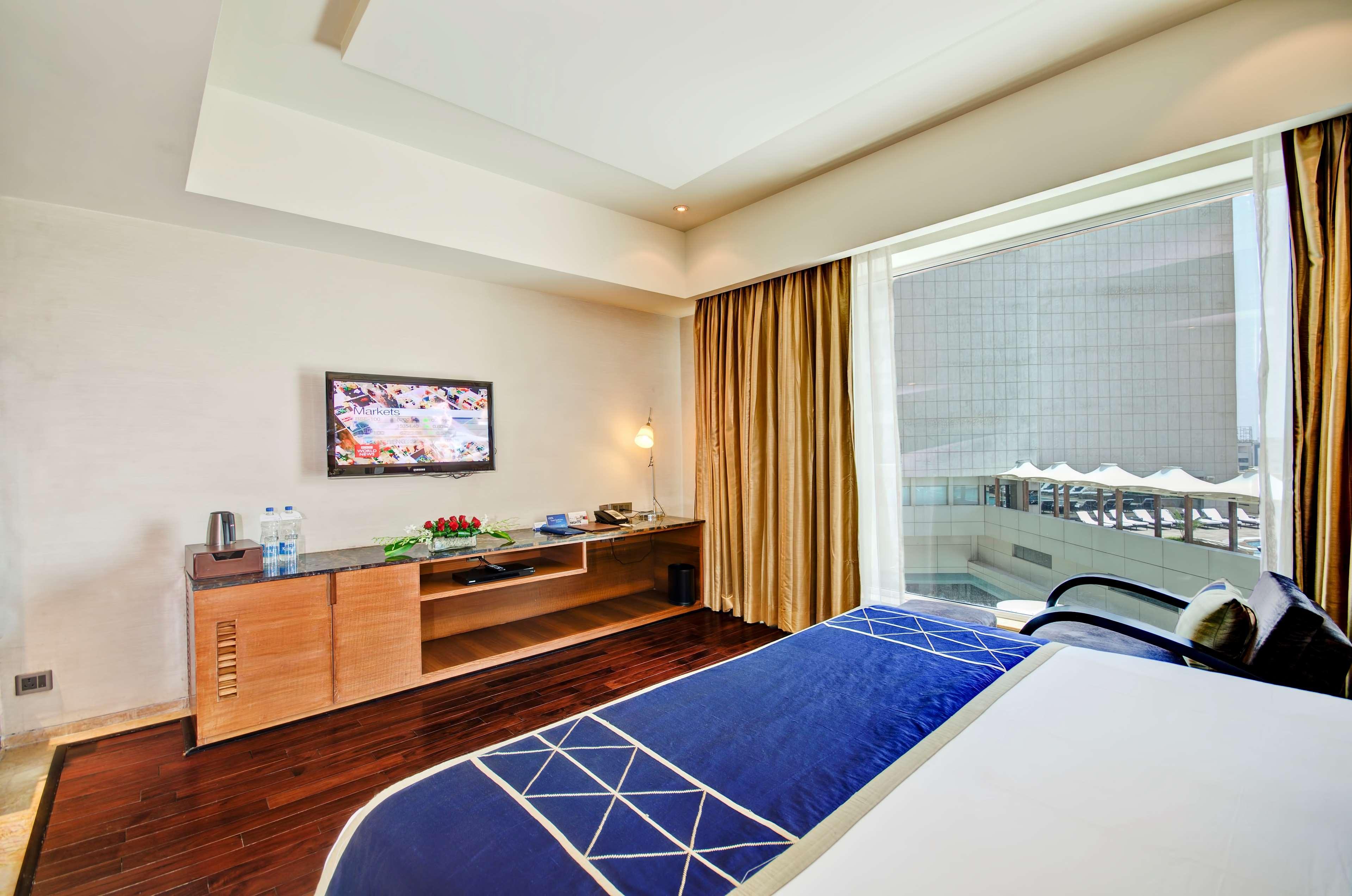 Radisson Blu Kaushambi Delhi NCR Hotel Ghaziabad Bagian luar foto