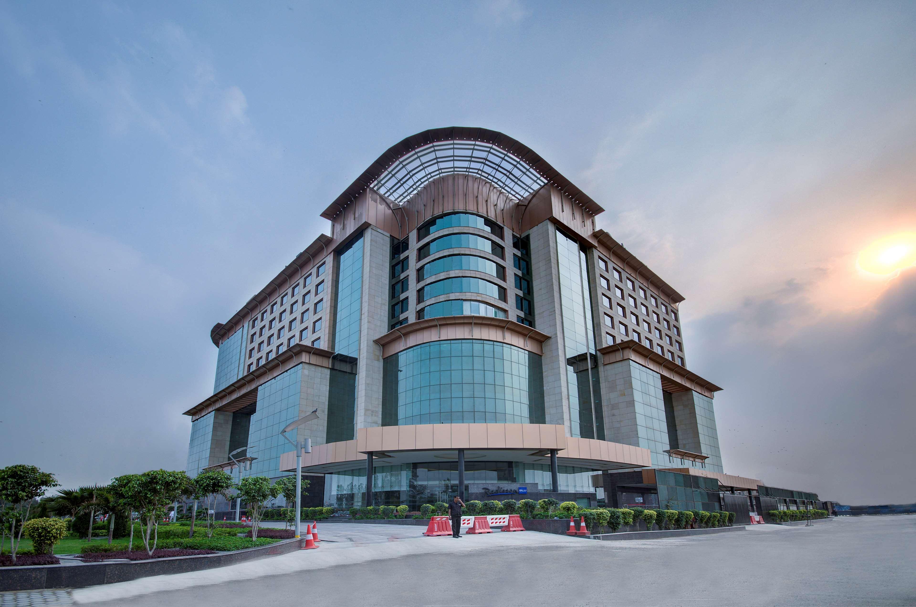 Radisson Blu Kaushambi Delhi NCR Hotel Ghaziabad Bagian luar foto