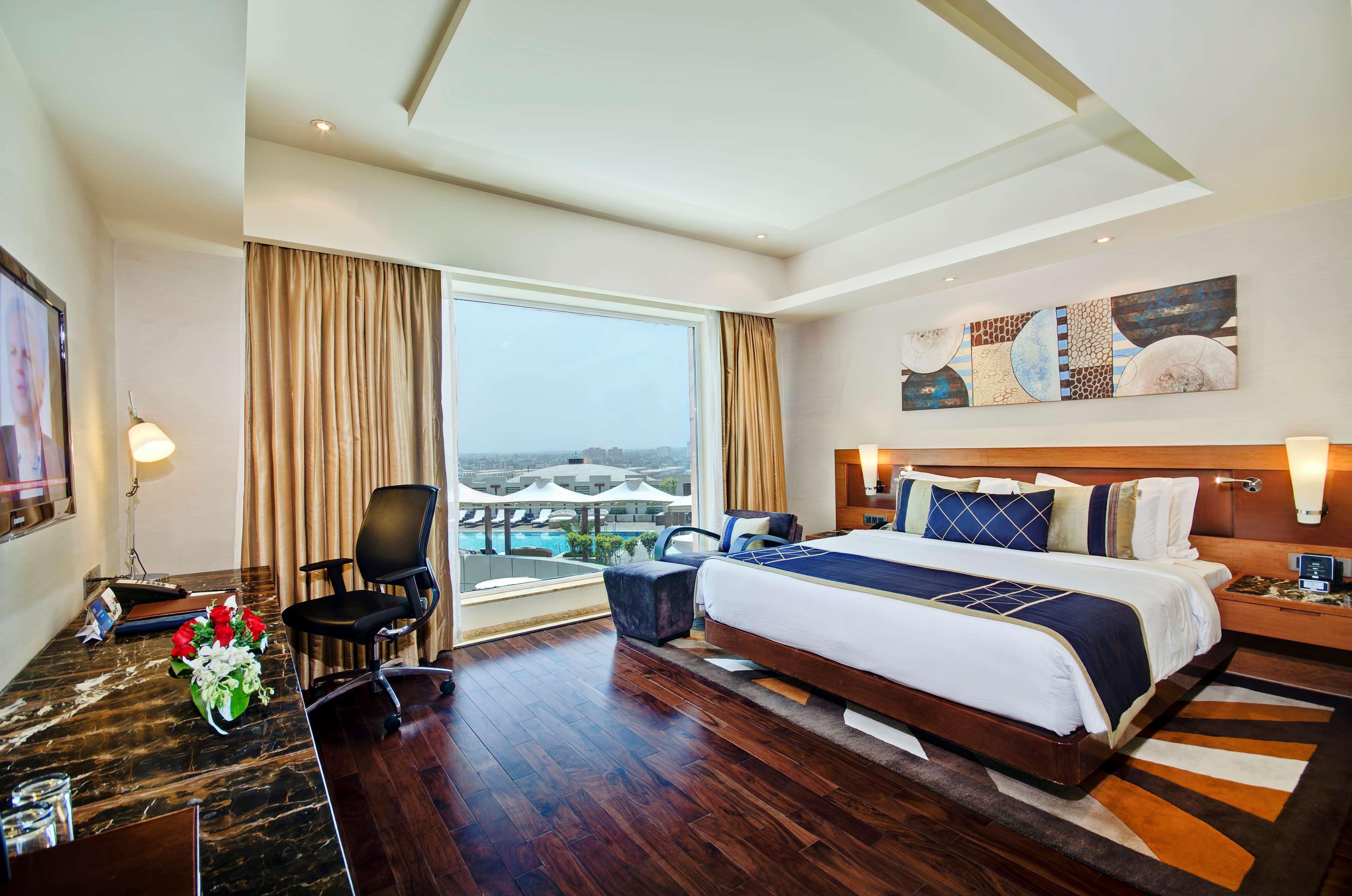 Radisson Blu Kaushambi Delhi NCR Hotel Ghaziabad Bagian luar foto
