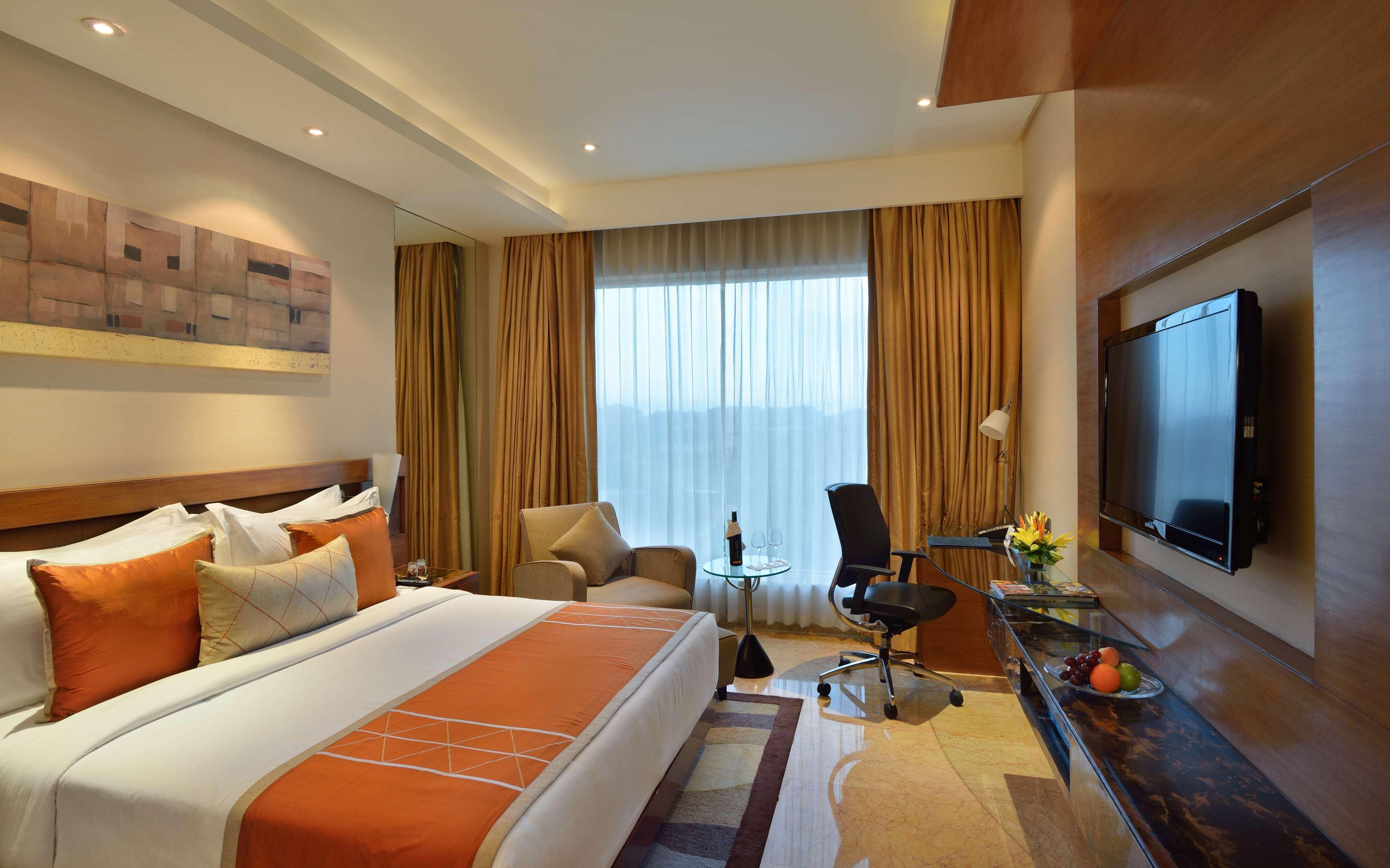 Radisson Blu Kaushambi Delhi NCR Hotel Ghaziabad Bagian luar foto