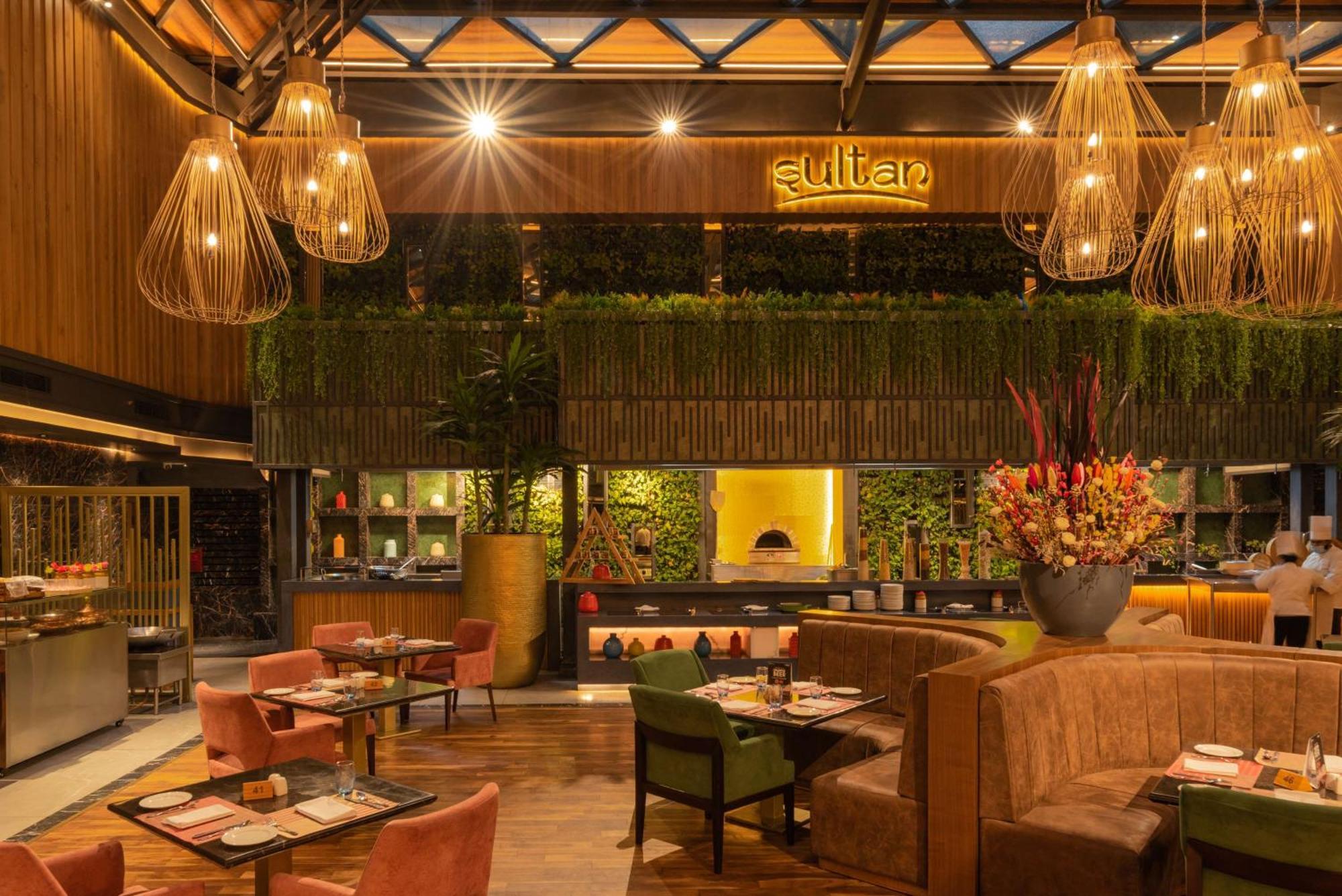 Radisson Blu Kaushambi Delhi NCR Hotel Ghaziabad Bagian luar foto