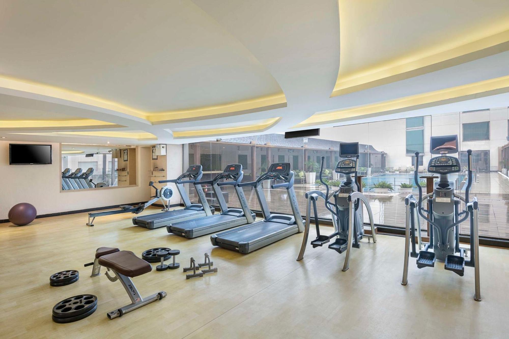 Radisson Blu Kaushambi Delhi NCR Hotel Ghaziabad Bagian luar foto