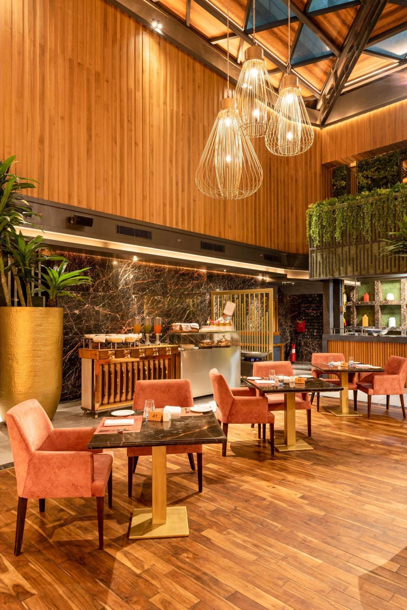 Radisson Blu Kaushambi Delhi NCR Hotel Ghaziabad Bagian luar foto