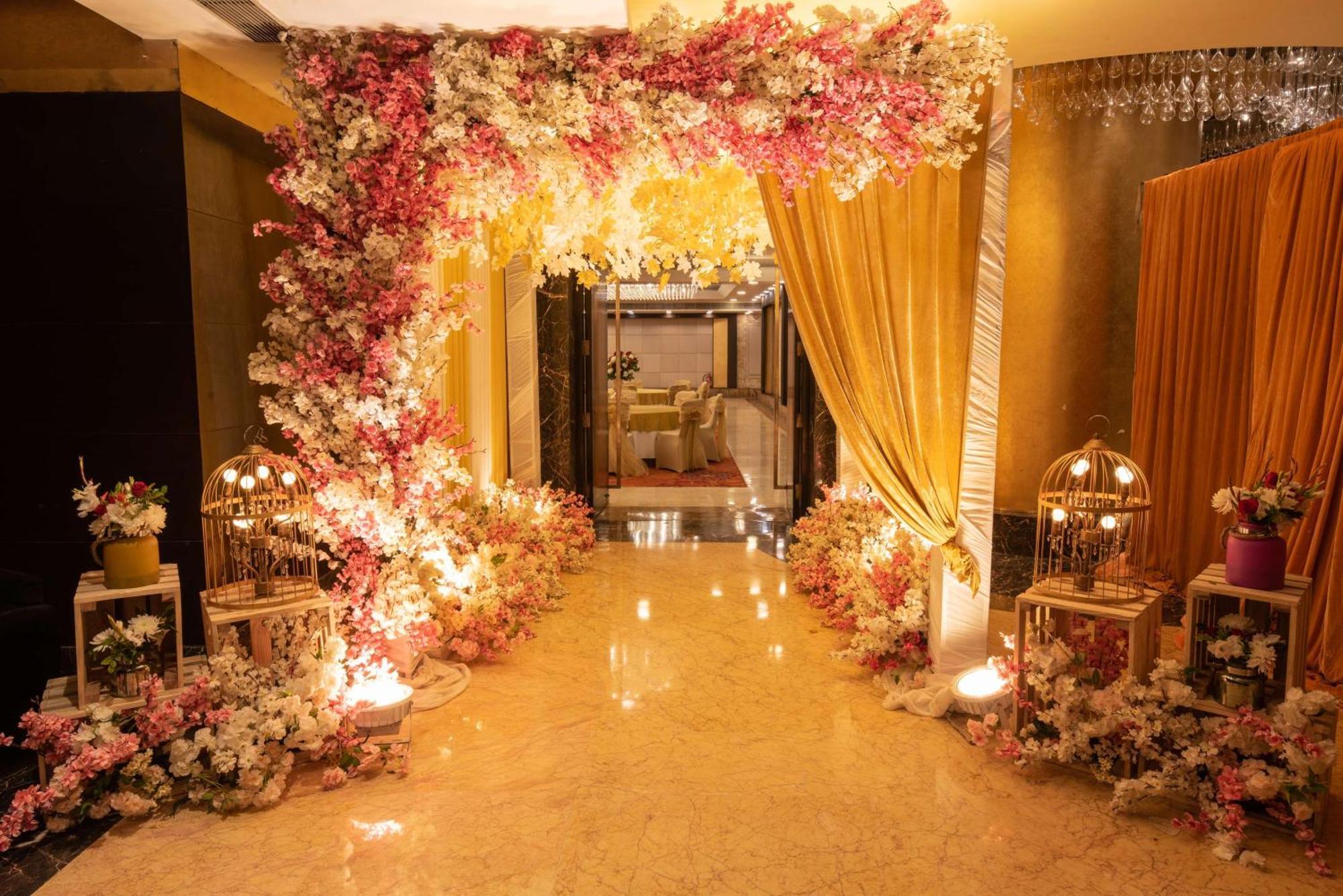 Radisson Blu Kaushambi Delhi NCR Hotel Ghaziabad Bagian luar foto