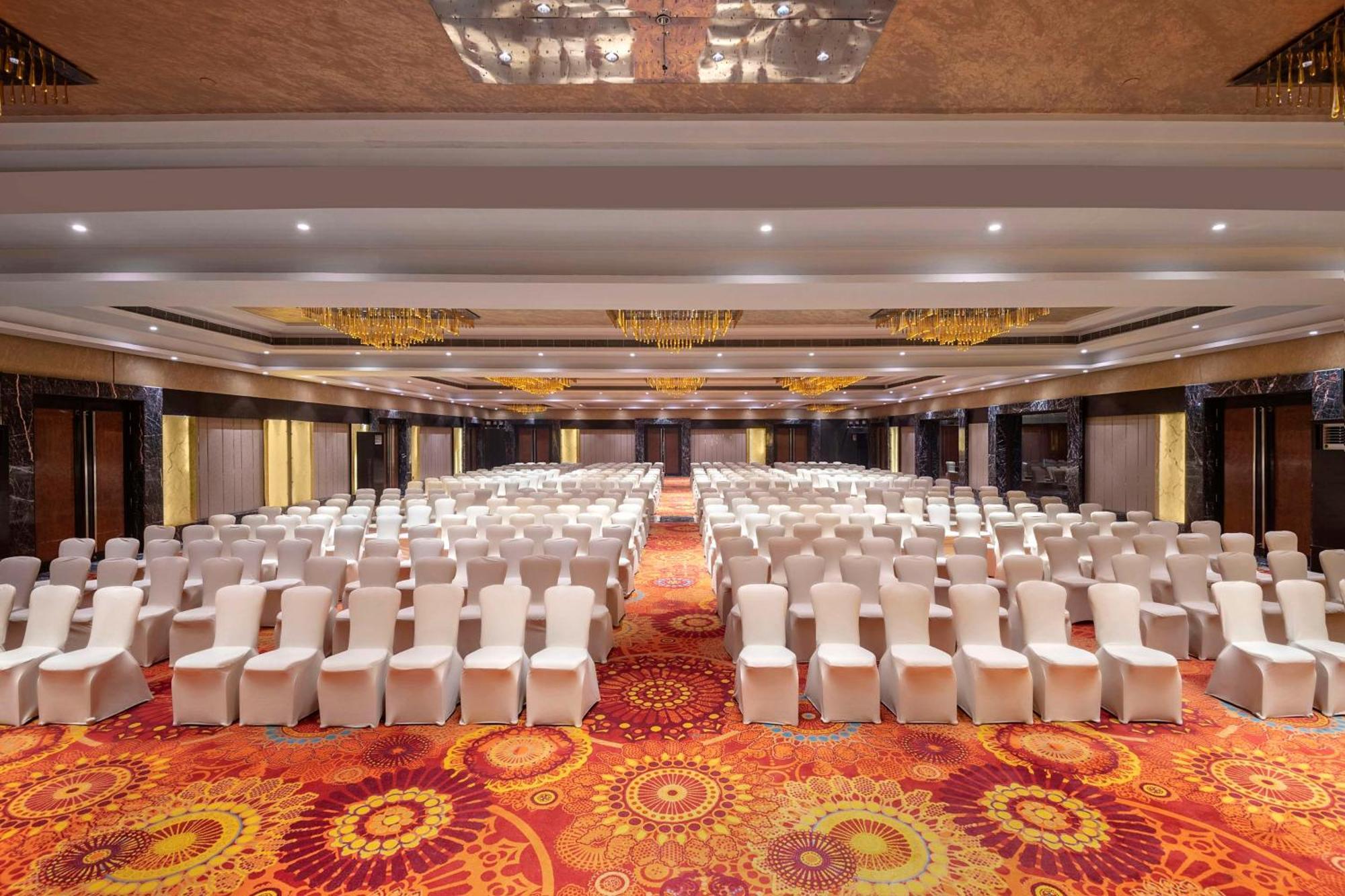 Radisson Blu Kaushambi Delhi NCR Hotel Ghaziabad Bagian luar foto